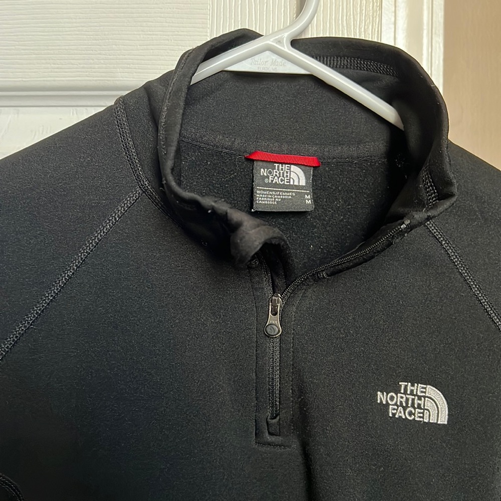Women’s fitted North Face 1/4 zip